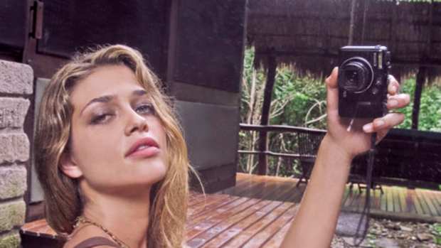 08_ana-beatriz-barros_portrait_01.jpg